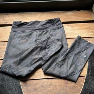 Lululemon camo crops 4